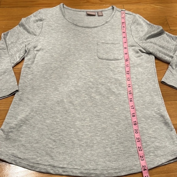 Chico’s gray 3/4 sleeve top with one front pocket size 0(XS). - Picture 5 of 7